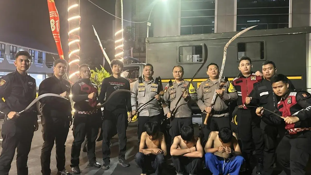 Aksi Tawuran Pecah di Cibinong, Polisi Amankan Tiga Pemuda dan Sita Tujuh Senjata Tajam
