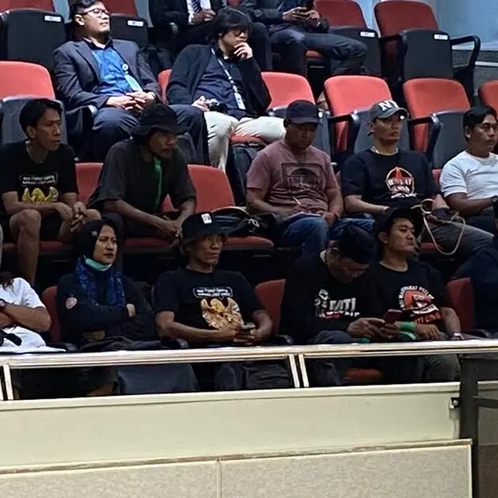 Aktivis AMPB Duduki Balkon Ruang Rapat Paripurna DPR, Sampaikan Aspirasi