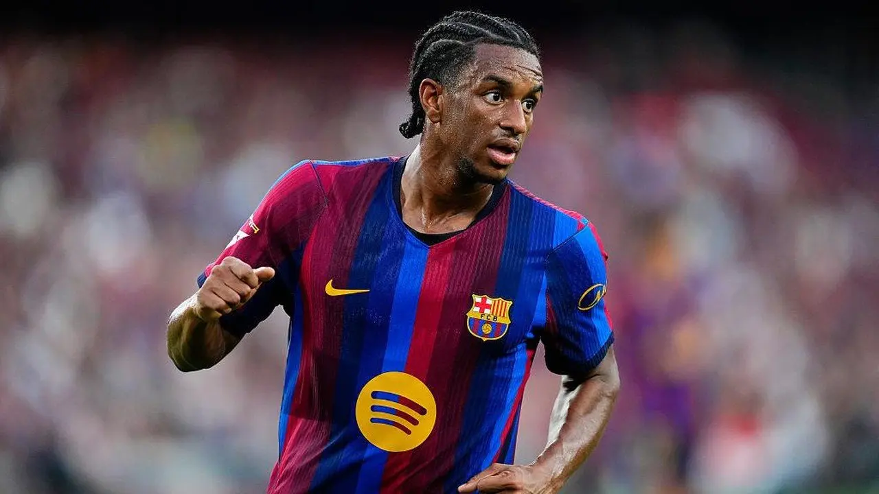 Alejandro Balde Pilih Bertahan di Barcelona Meski Terancam Tak Jadi Pilihan Utama