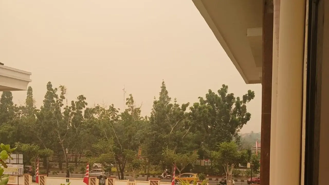 Asap Karhutla Ubah Langit Pontianak Jadi Kuning Kecokelatan, BMKG Jelaskan Penyebabnya
