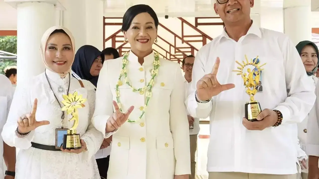 Bank bjb Raih Dua Penghargaan OJK untuk Literasi Keuangan