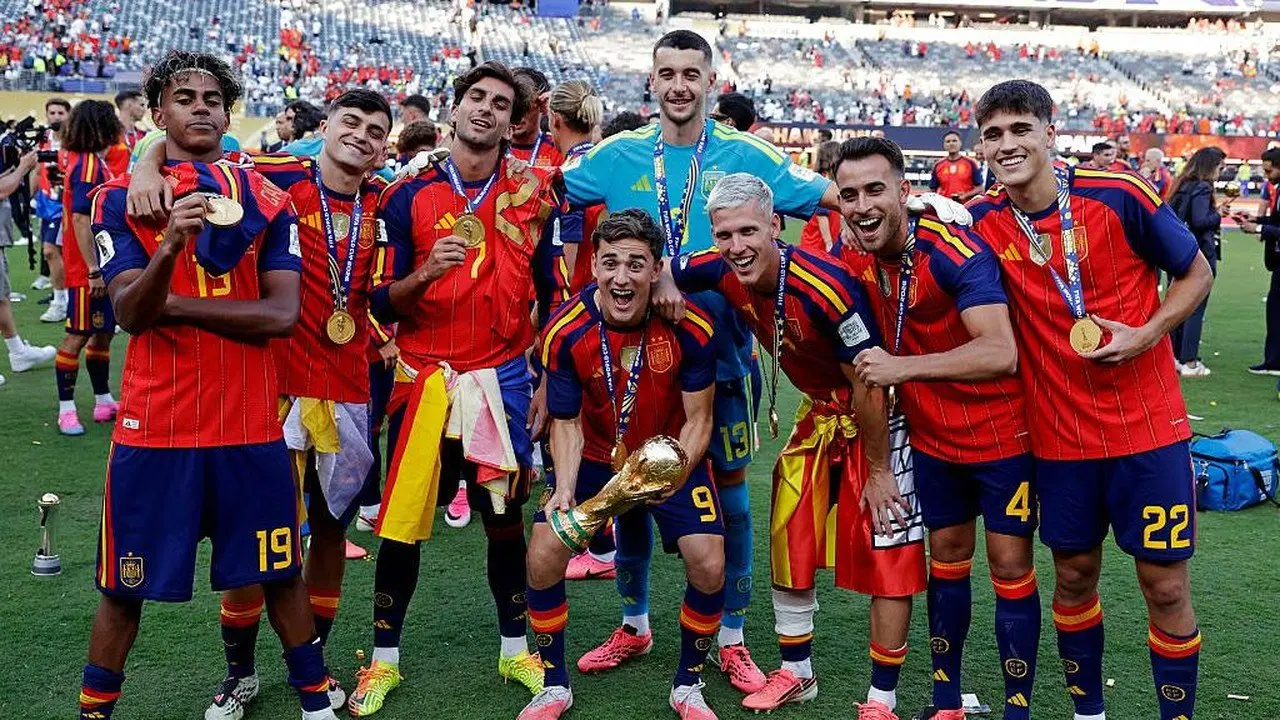 Barcelona Batalkan Penghargaan Pemain Juara Piala Dunia Akibat Insiden Suporter