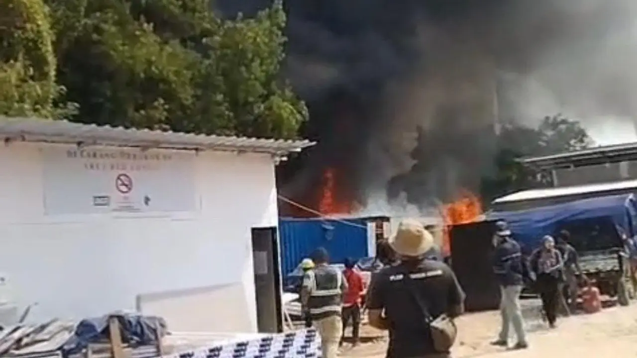 Bedeng Logistik Proyek Dekat RS PIK Terbakar, Dugaan Korsleting Listrik