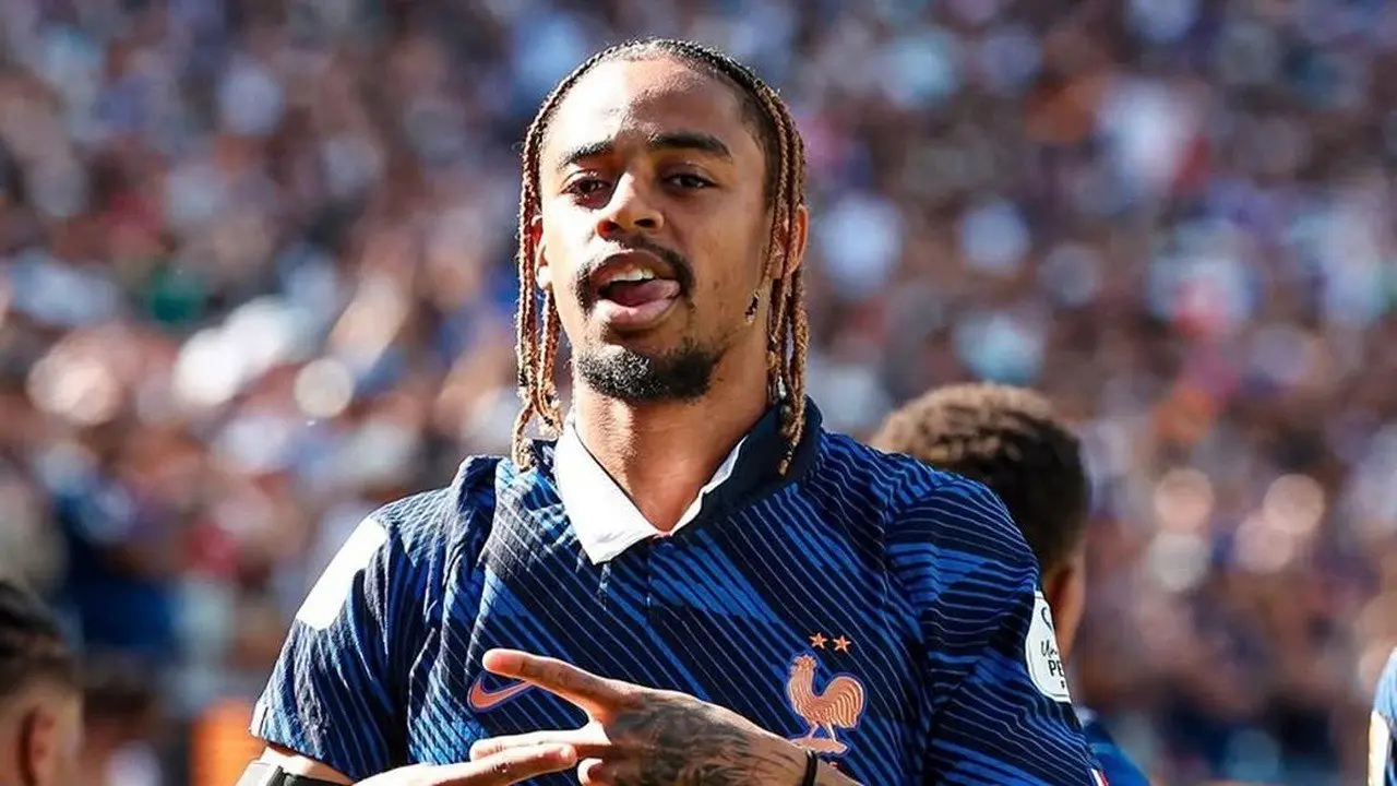Bradley Barcola: Wibu Calon Pemain Liverpool dengan Tato Anime di Tubuh
