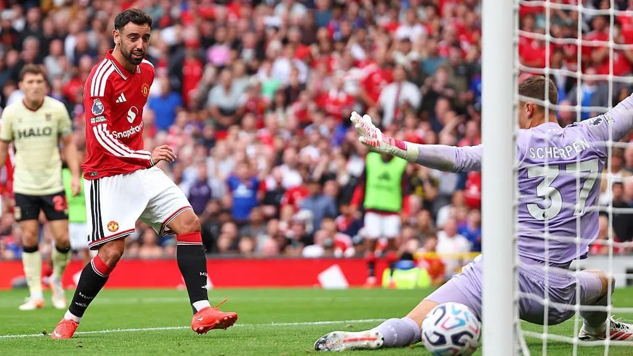 Bruno Fernandes Cetak Hat-trick, Manchester United Pesta Gol ke Gawang Ipswich