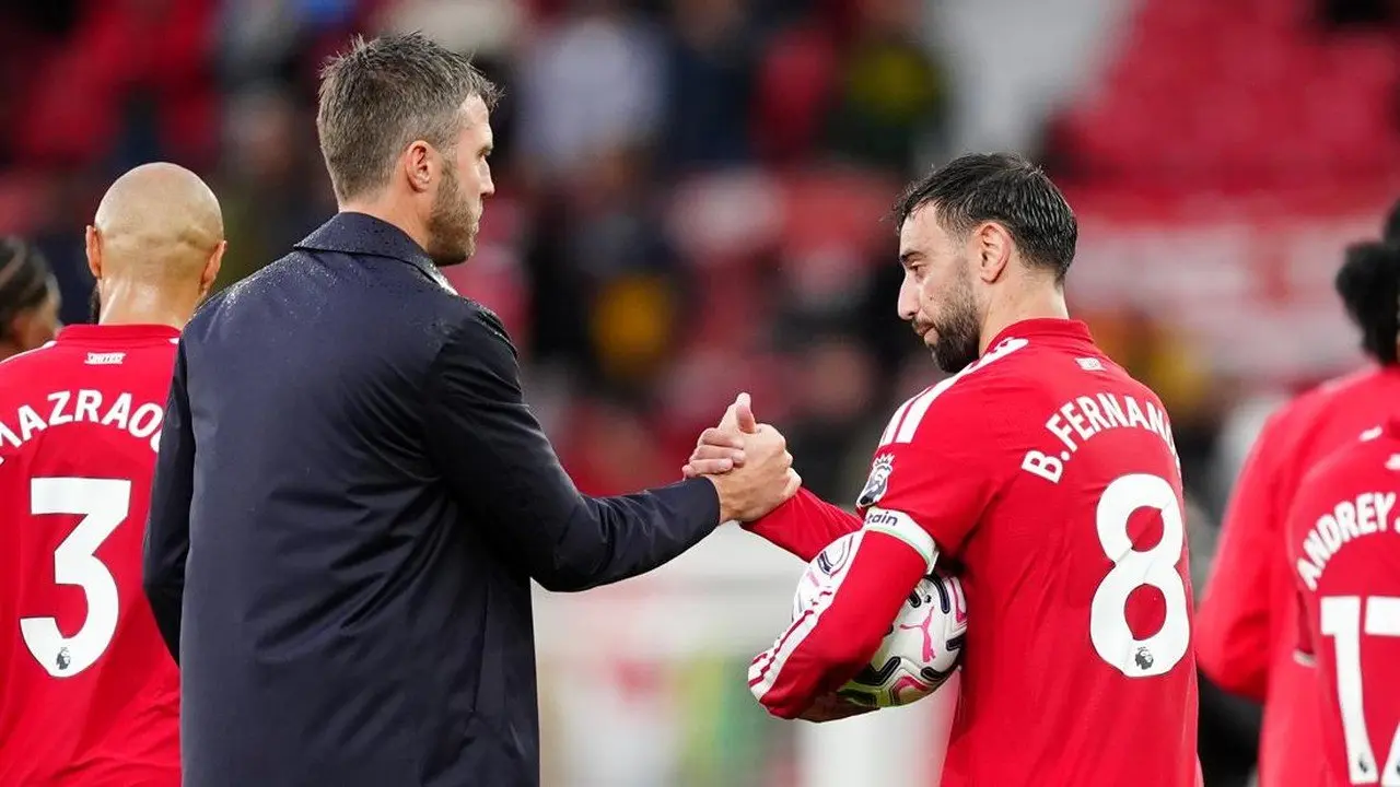 Bruno Fernandes Cetak Hattrick, Michael Carrick Puji Setinggi Langit