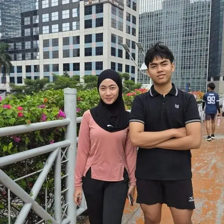 Bugenvil Mekar di JPO Dukuh Atas, Jadi Latar Menarik Warga Saat CFD