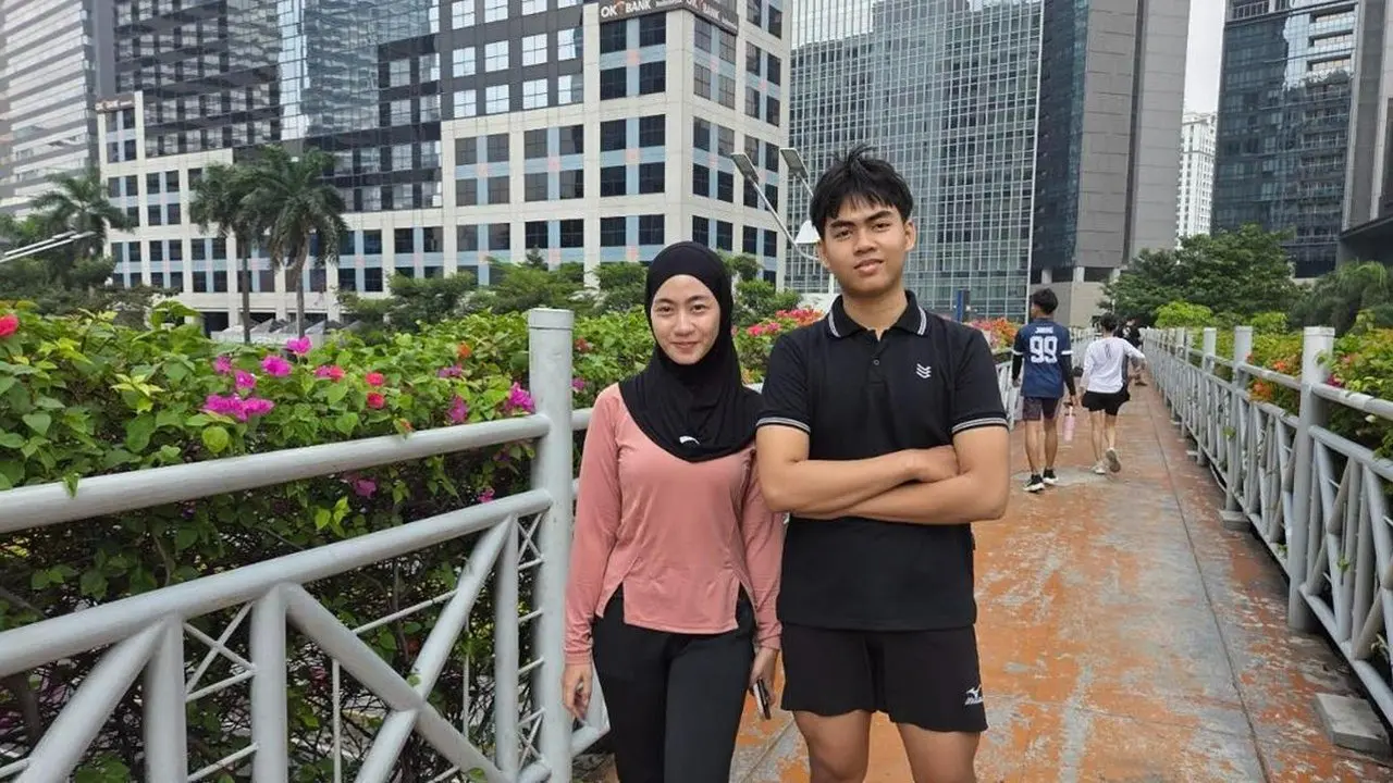 Bugenvil Mekar di JPO Dukuh Atas, Jadi Latar Menarik Warga Saat CFD