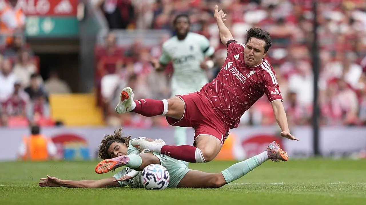 Cedera Otot Ringan Buat Federico Chiesa Absen Bela Liverpool
