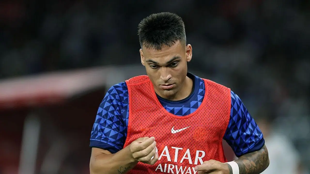 Chivu Yakin Lautaro Martinez Tetap Loyal Meski Dihantam Rumor Transfer dan Kekalahan Piala Dunia