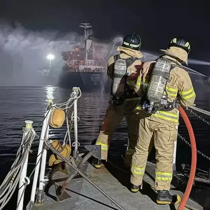 Kapal Tanker Terbakar di Lepas Pantai Korsel, Dua ABK Tewas