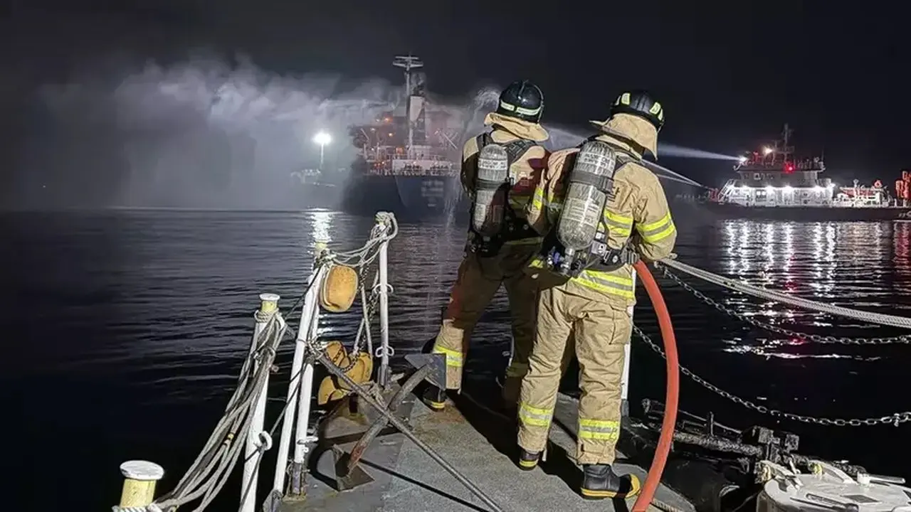 Kapal Tanker Terbakar di Lepas Pantai Korsel, Dua ABK Tewas