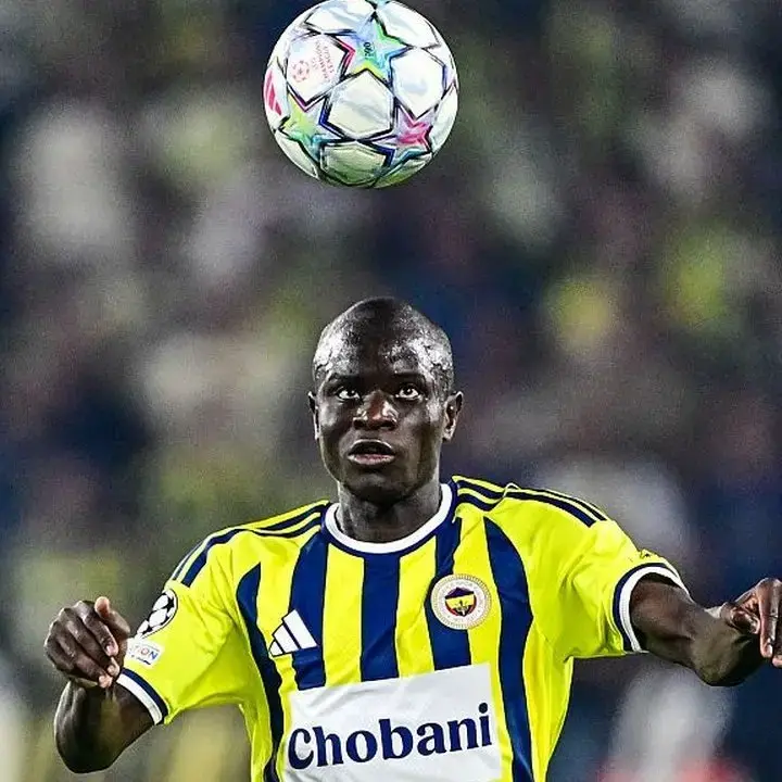 Kericuhan Pasca Laga Lyon vs Fenerbahce: Aksi Provokasi Guendouzi dan Sikap Santai Kante