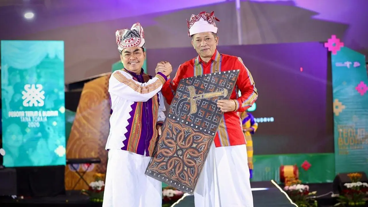 Menkop Ferry Juliantono: Tenun Toraja Harus Naik Kelas Jadi Komoditas Fashion Global