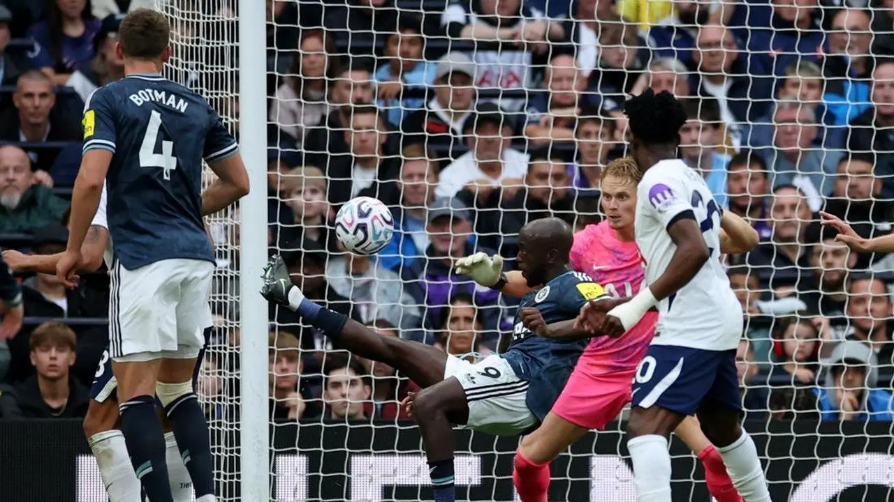 Newcastle United Taklukkan Tottenham 2-0 di Premier League