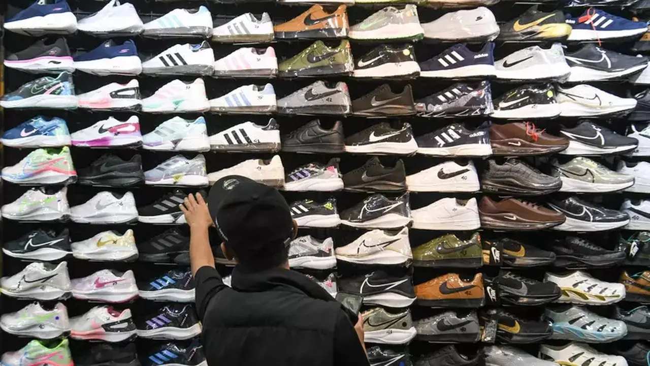 Panduan Rasional Belanja Pakai Paylater: Kapan Sepatu Mahal Jadi Sah?