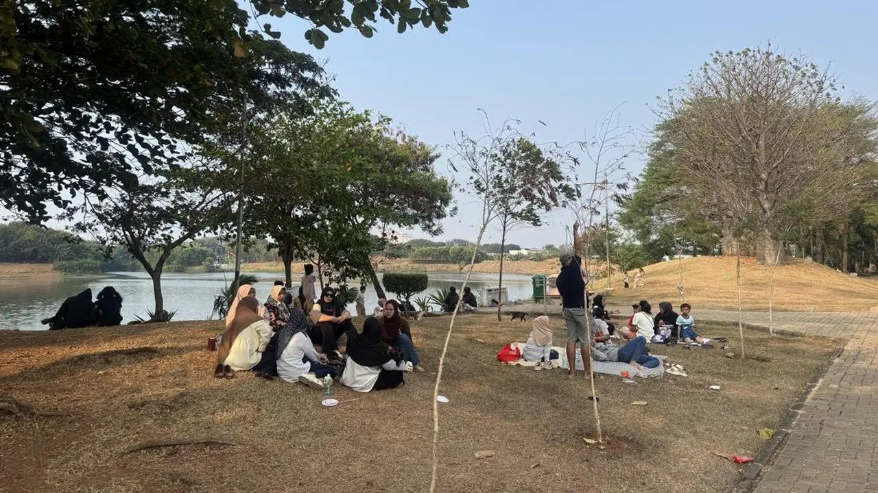 Pohon Baobab Jadi Magnet Wisata Warga Jakarta Timur di Taman Waduk Ria Rio