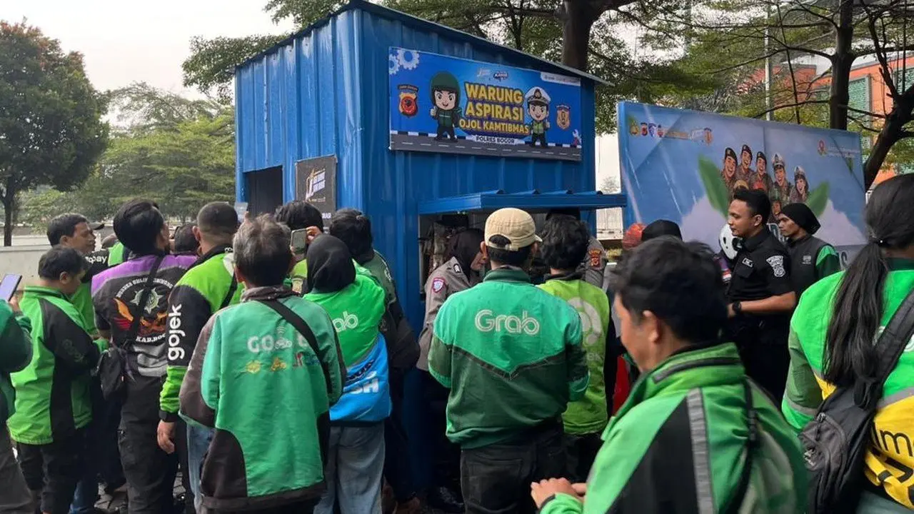 Polres Bogor Fasilitasi Ojol Lewat 'Warung Aspirasi' di Stadion Pakansari
