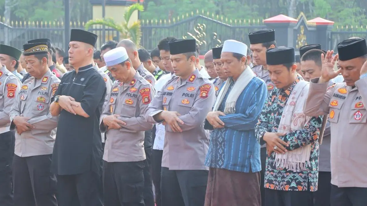 Polres OKU Timur Gelar Salat Istisqa Atasi Karhutla