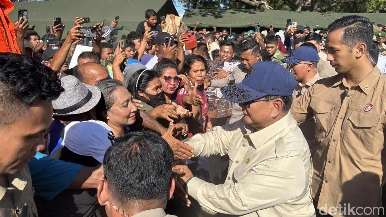 Prabowo Subianto Kunker ke NTT Pasca Gempa, Cek Posko Hingga Berdialog dengan Warga