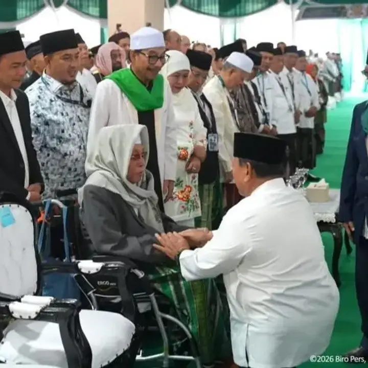 Prabowo Subianto Tunjukkan Sikap Takzim pada Ulama Sepuh di Muktamar NU Jombang