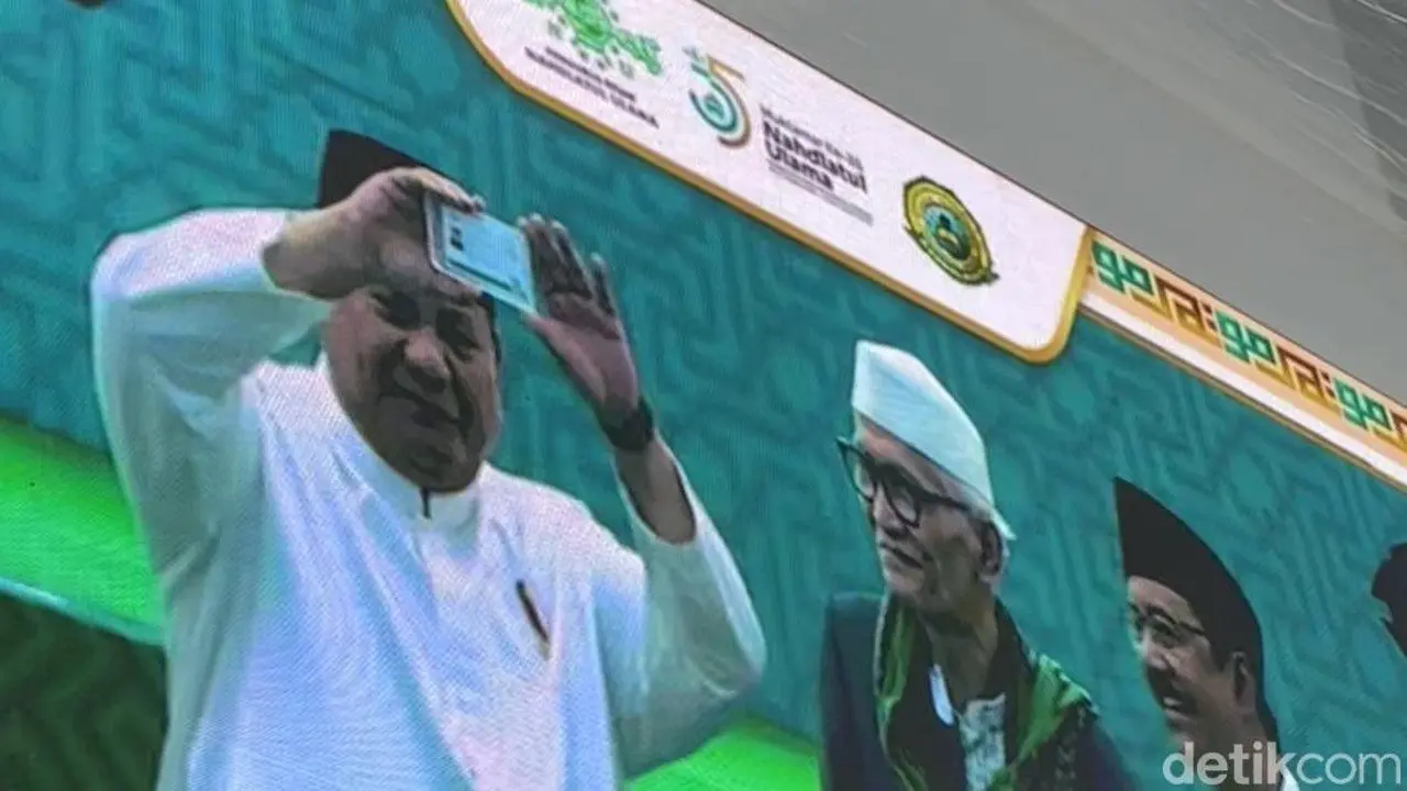 Prabowo Terima Kartanu Seumur Hidup di Penutupan Muktamar NU Jombang