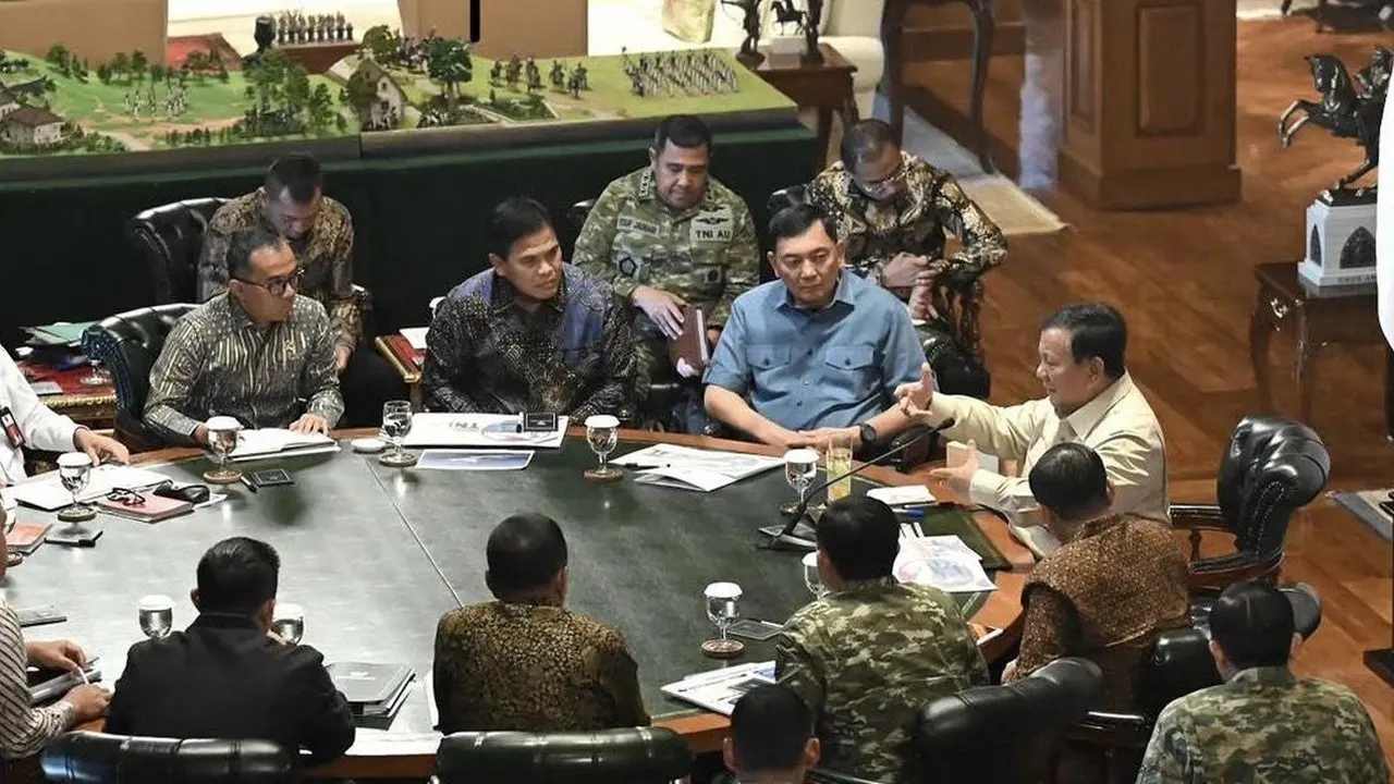 Prabowo Tinjau Rekrutmen TNI Suku Dayak Hingga Penanganan Karhutla