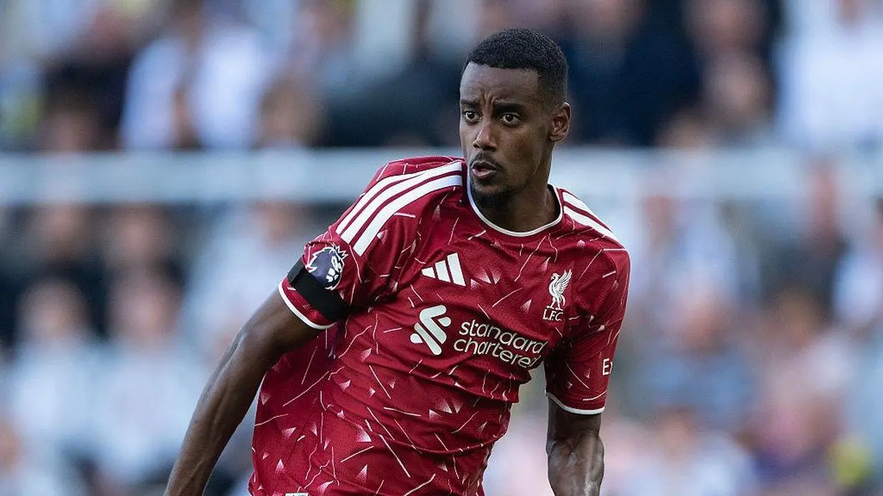 Roberto Firmino Beri Pesan untuk Alexander Isak: Tetap Tenang, Gol Akan Datang