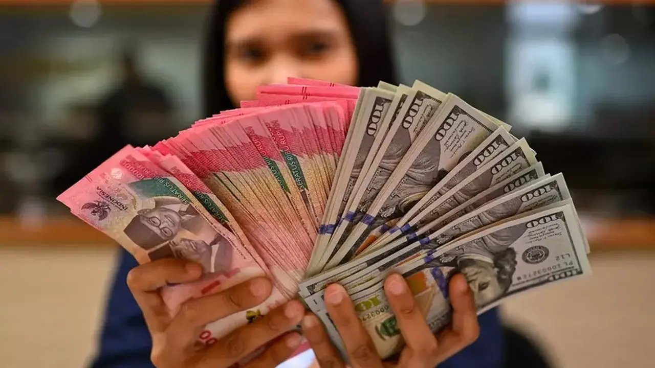 Rupiah Melemah Tipis, Pasar Cermati Gejolak Timur Tengah dan Kebijakan The Fed