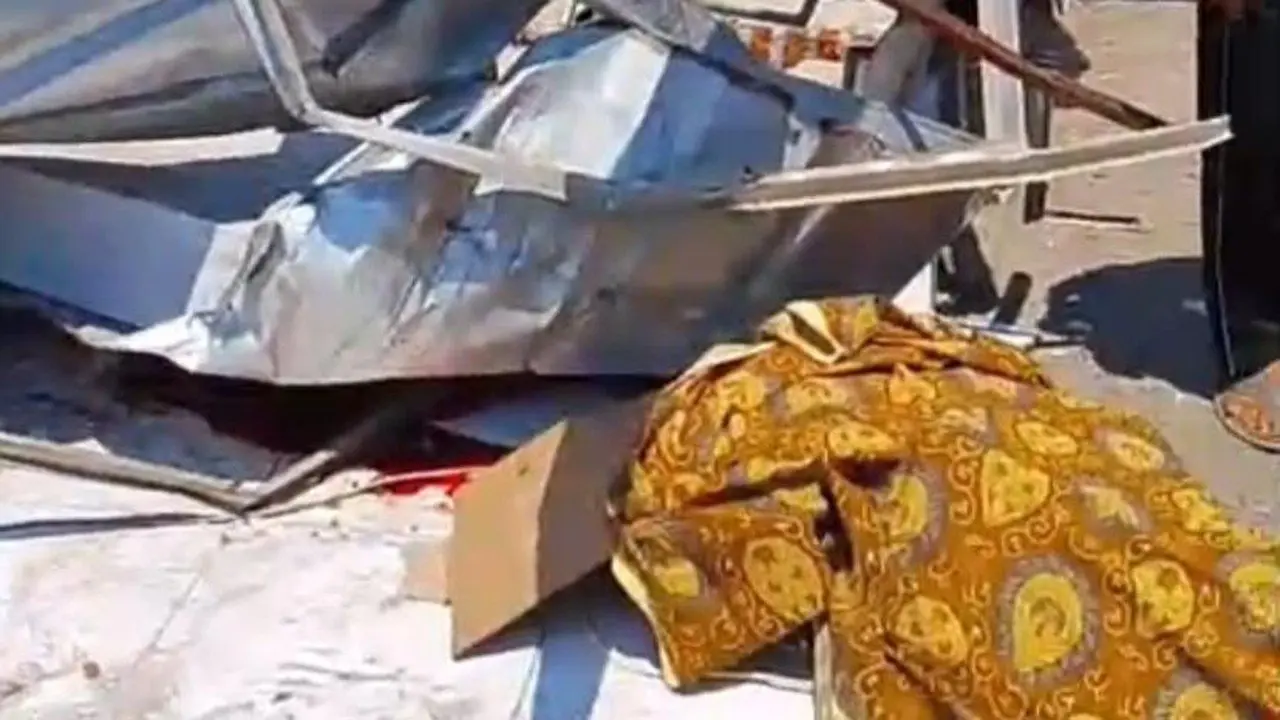 Tragedi Karnaval Jember: Kanopi Apotek Roboh, Lansia Meninggal Dunia