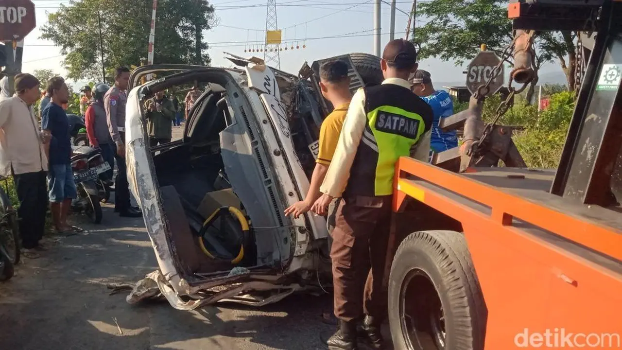 Truk Pasir Tertabrak Kereta Malabar di Klaten, Sopir Melarikan Diri