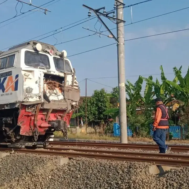Truk Pasir Vs KA Malabar di Klaten: 14 Kereta Terlambat, KAI Minta Maaf