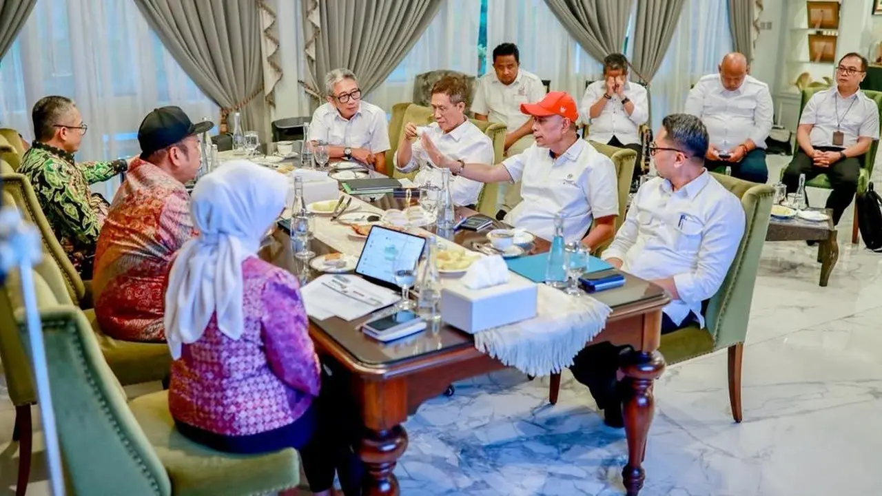 Wamensos dan Kepala Bappenas Berdiskusi Penanganan Bencana hingga Program Permakanan