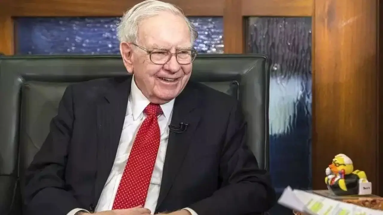 Warren Buffett Ungkap Kunci Bertahan dari "AI Bubble" di Pasar Saham