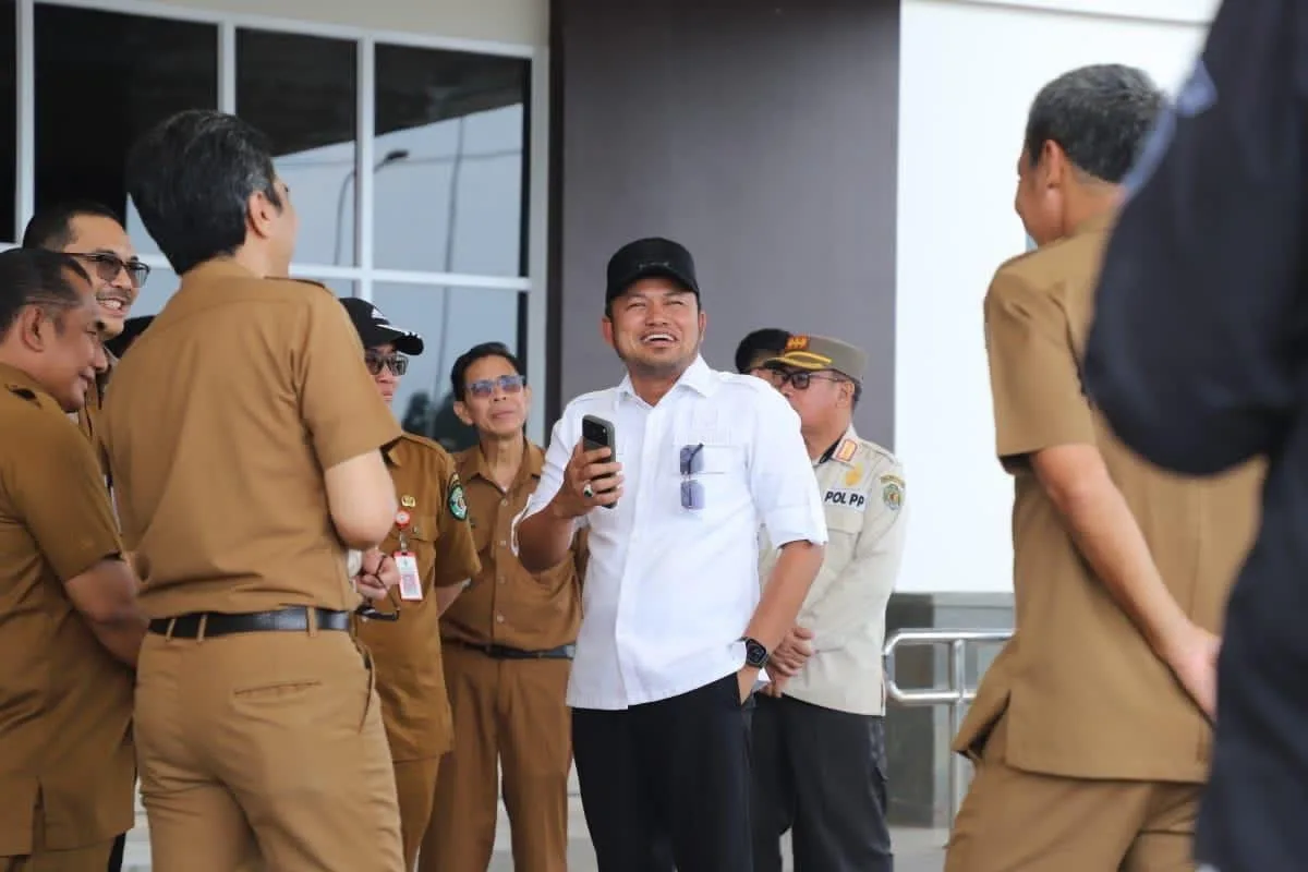 Di Balik Sorotan Tajam Gubernur Kaltim: Antara Inovasi Perbankan dan Kontroversi Perjalanan Luar Negeri