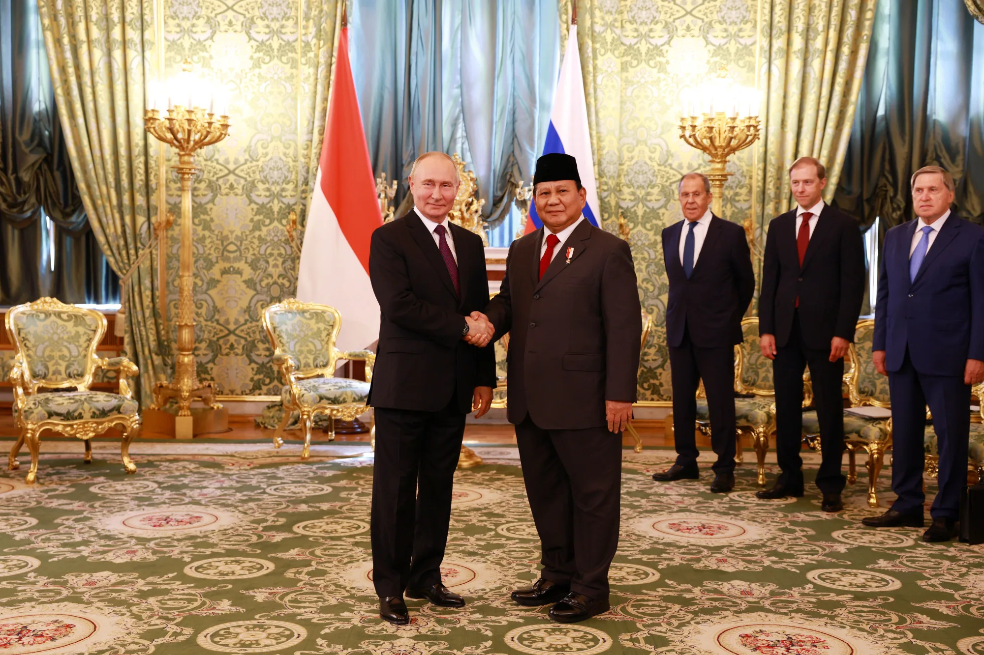 Diplomasi dan Dinamika Global: Dari Pertemuan Prabowo-Al-Sisi hingga Gejolak Politik Dunia