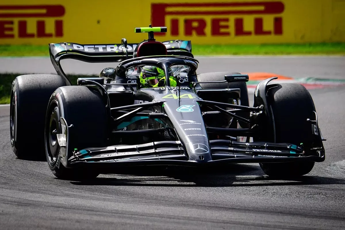Drama GP Singapura: Lewis Hamilton Tumbang di Paddock Usai Blunder Strategi