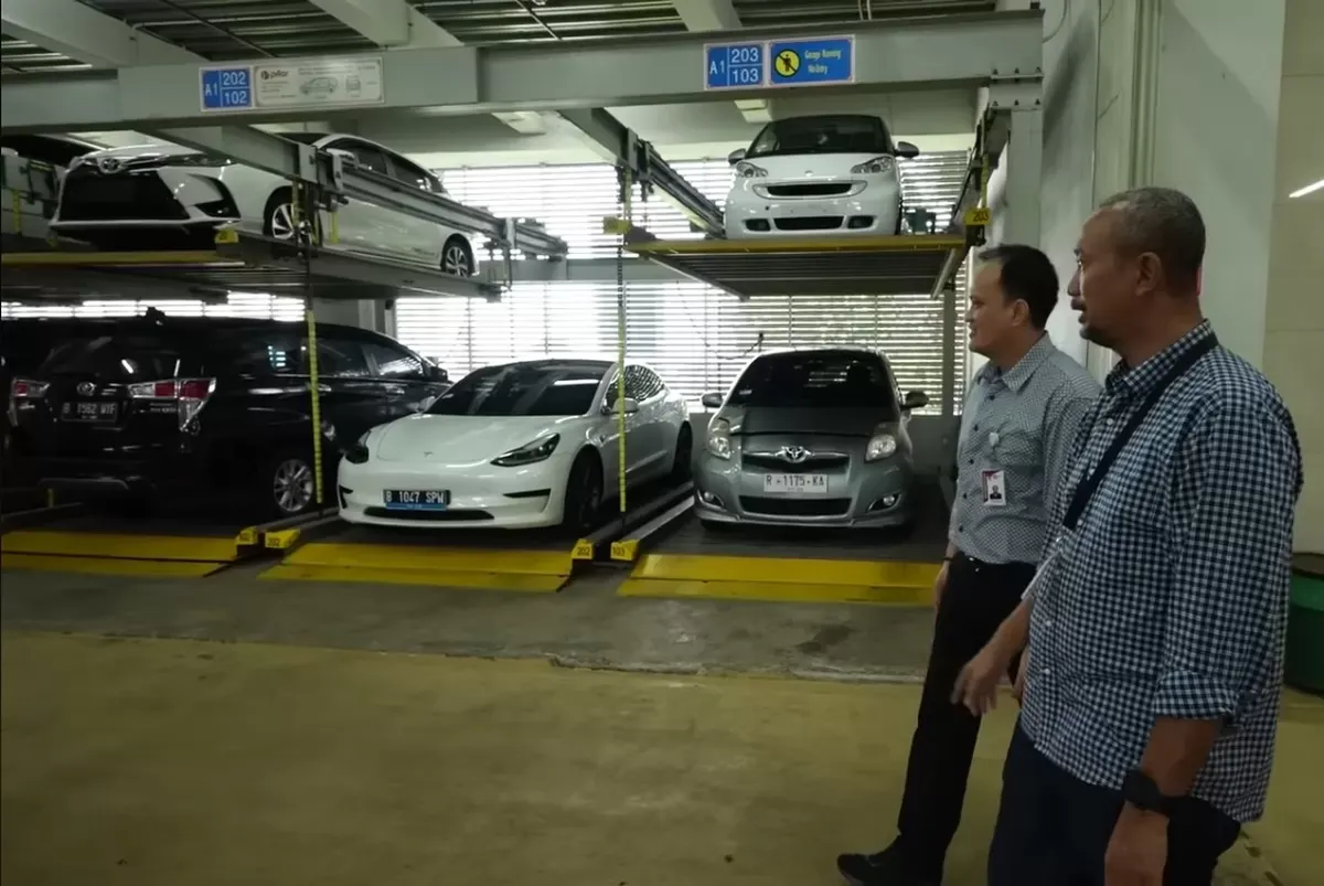KPK Sita Mobil Listrik BMW Milik Ashraff Abu, Ungkap Jejak Dugaan Pencucian Uang