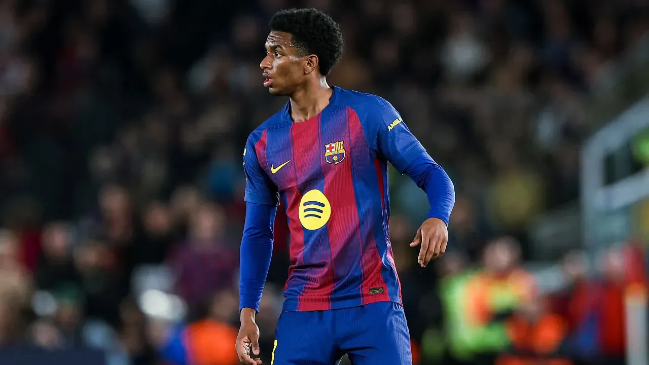 Masa Depan Alejandro Balde di Barcelona Terancam: Manchester United Siap Menampung