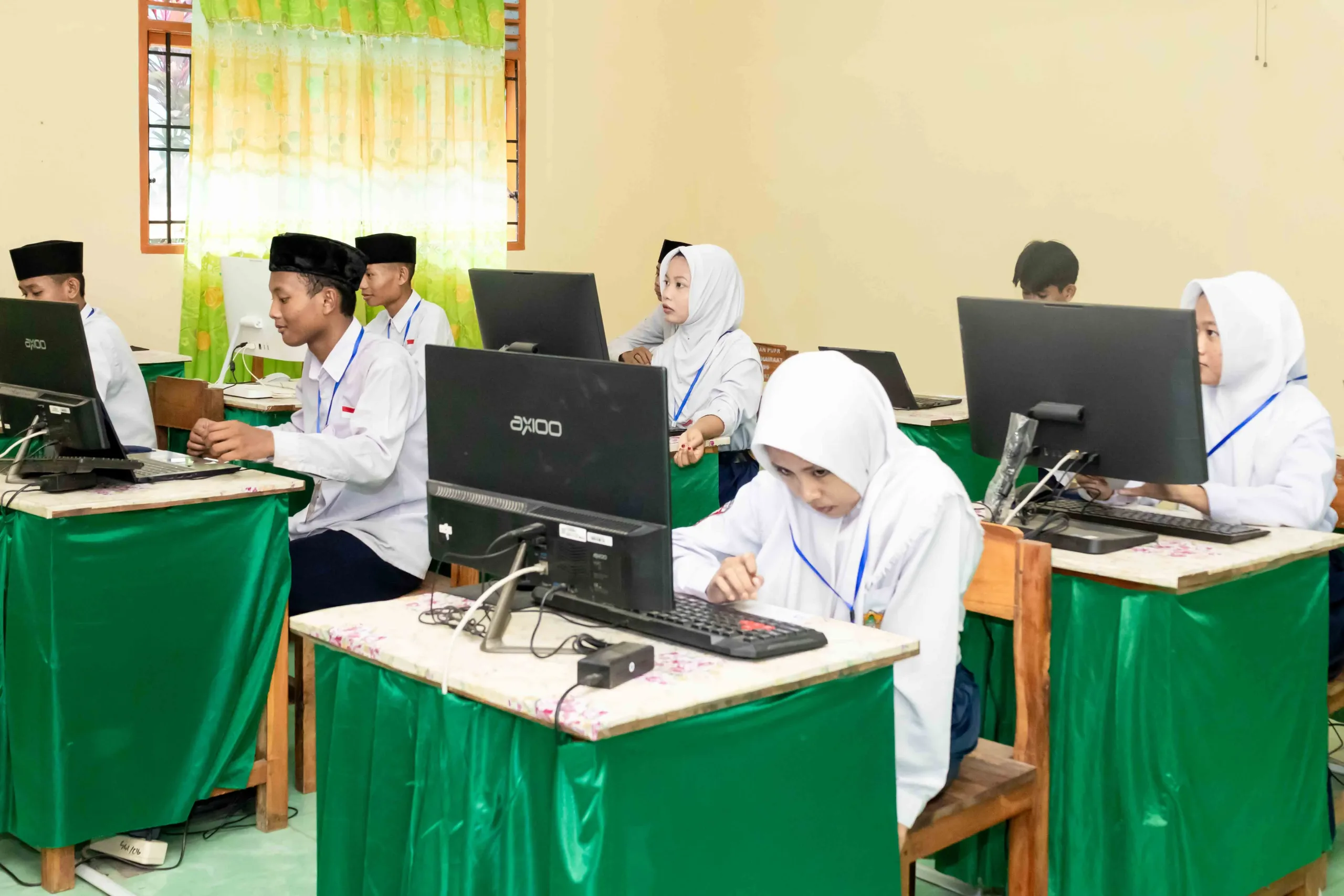 Pengawas TKA Pantau Ujian di Seluruh Indonesia: SMAN 1 Delitua Siapkan 404 Komputer, MAN Sawahlunto Dapat Dukungan Kemenag