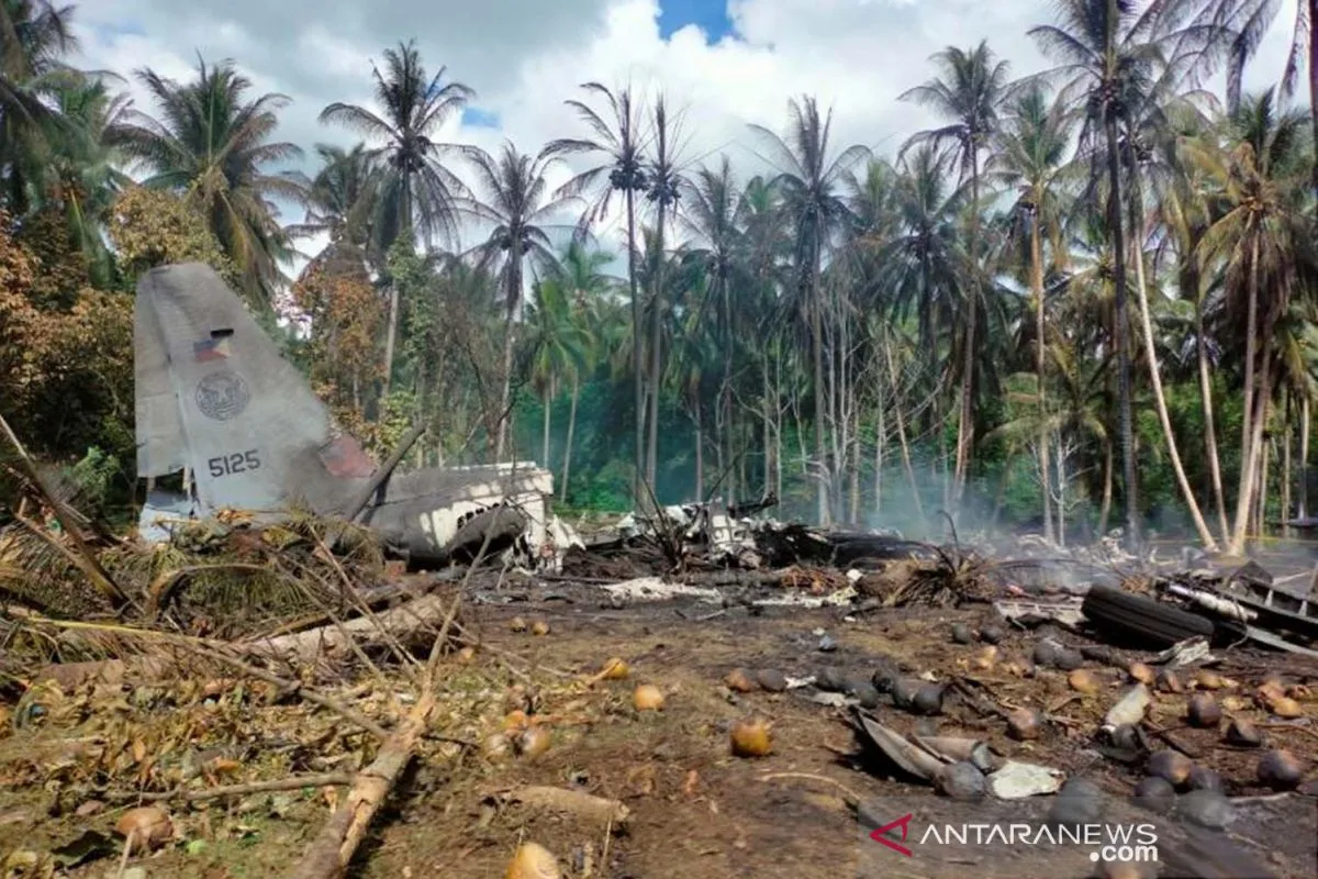 Tragedi Udara Filipina: Detik-detik 2 pesawat militer Filipina jatuh terekam kamera, 4 pilot tewas